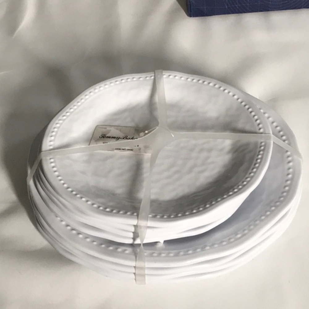 Tommy Bahamas 8 piece set, white 100% Melamine